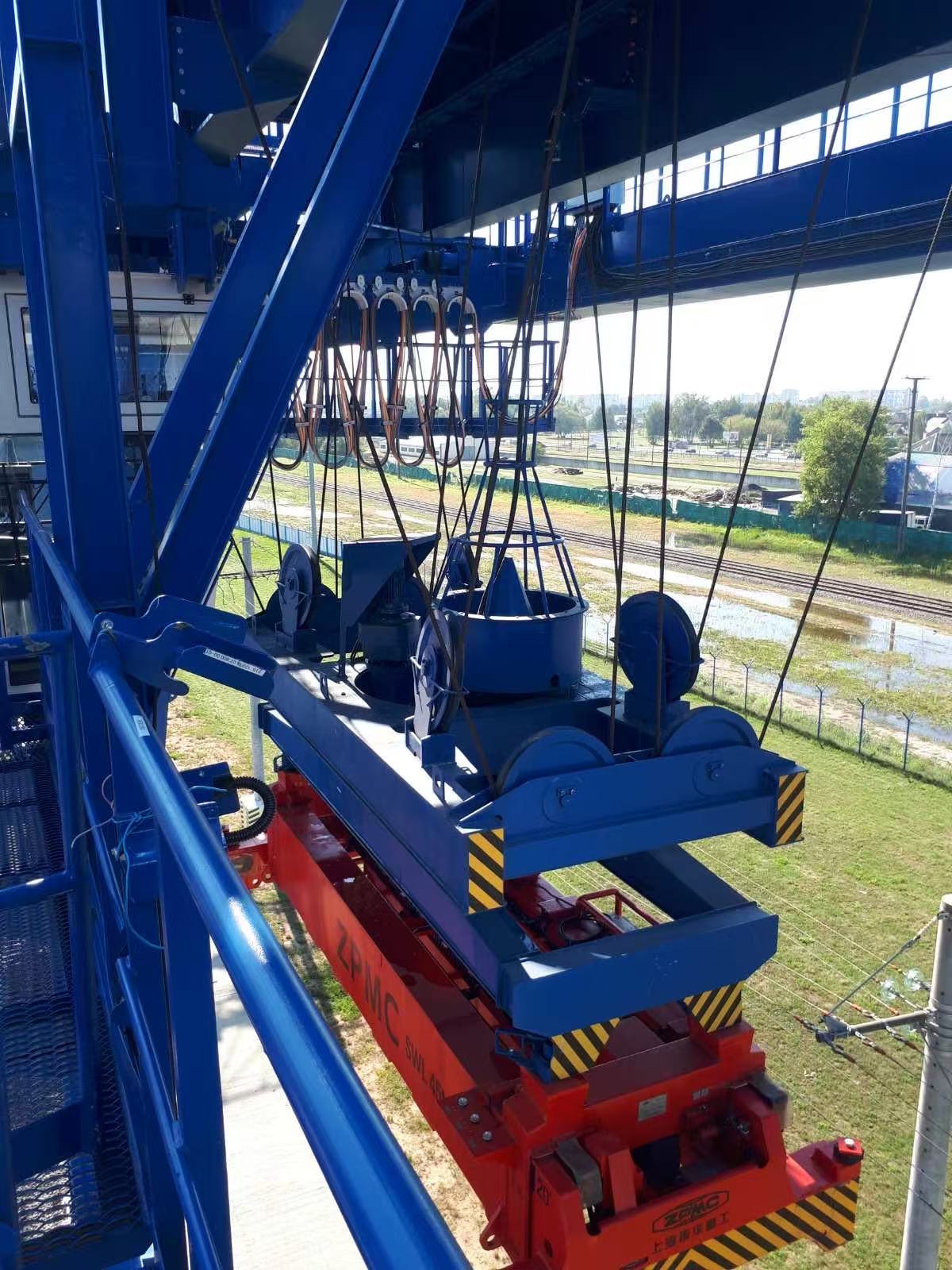 двигатель передачи для вращения контейнера